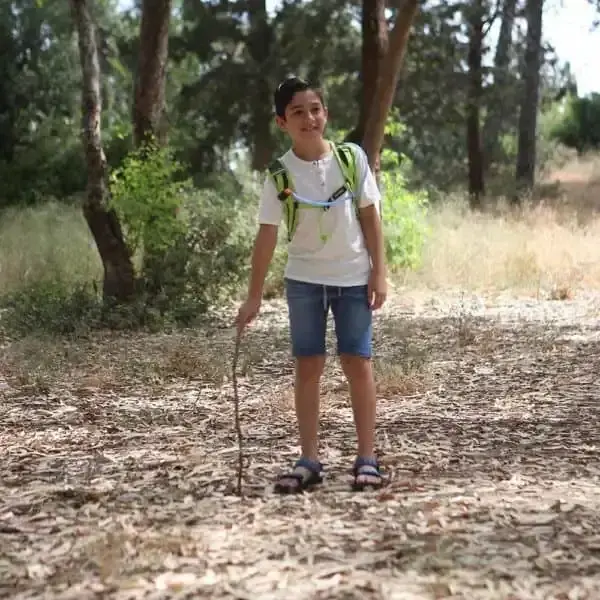 תיק טיולים לילדים | שלוקר שורש 1.5 ל’ מים + 1 ל’ אחסון | Spry ירוק/כחול