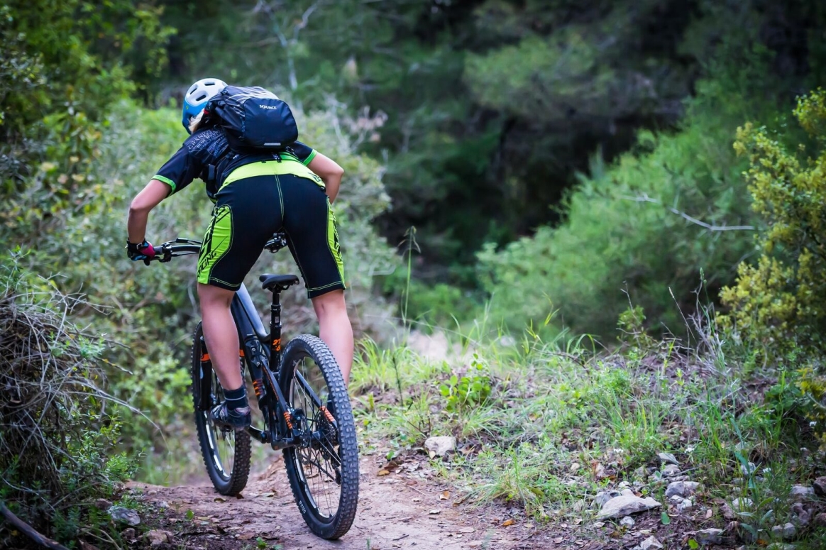 תיק טיולים ורכיבה כולל שלוקר שורש | 8/12 ליטר | Fuse כחול אטלנטי/פיאסטה