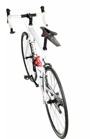 מגן בוץ M לאוכף אדום שחור