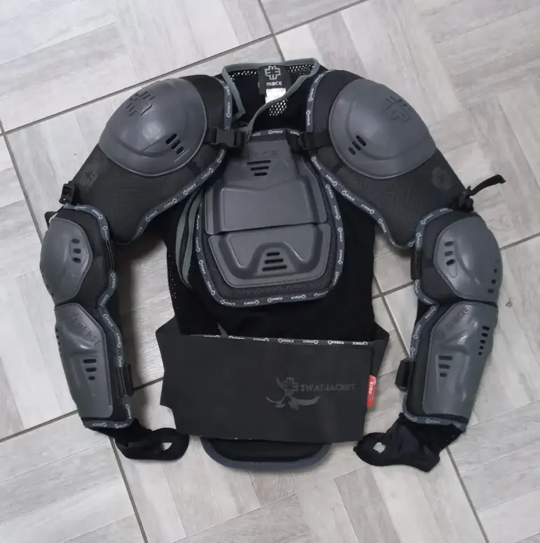 מגן גוף M  שרוול ארוך MACE SWAT BLK