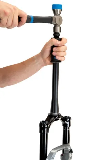 TNS-4  מכניס שושנה לצינור מזלג פארק