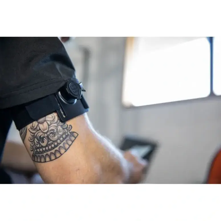 רצועת יד תושבת למנשא טלפון סלולרי - ללא המנשא