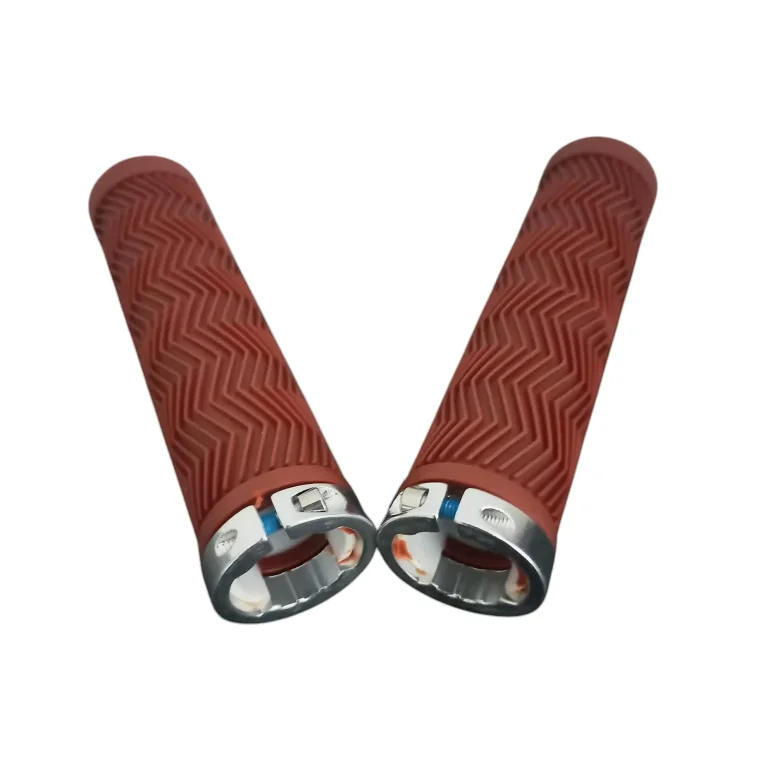 גריפ עם נעילות בצבע חום