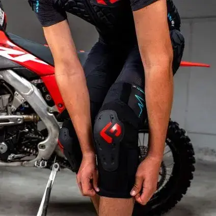 מגן ברך E-Line Knee Guard-Black-Blue-S