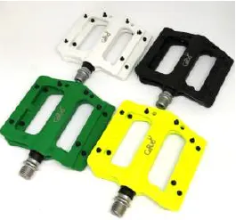 פדלים לאופני הרים שטוחים עם ברגים בצבע ירוק  כהה CERVO