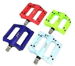 פדלים לאופני הרים שטוחים עם ברגים בצבע ירוק CERVO